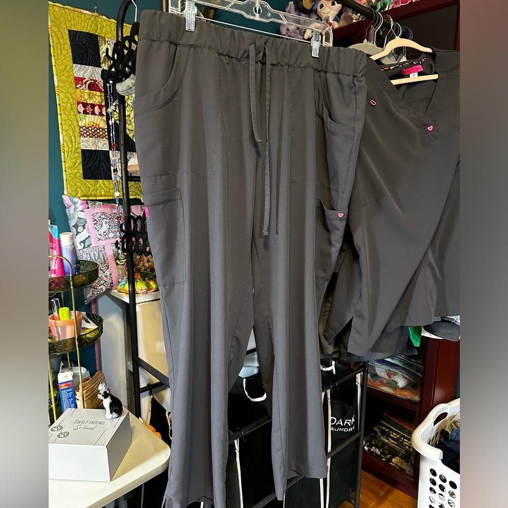 Betsey Johnson Charcoal/Pewter Scrub Pants, 2x, EUC